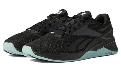 Reebok Nano X3 todo preto, baixo com solado azul claro